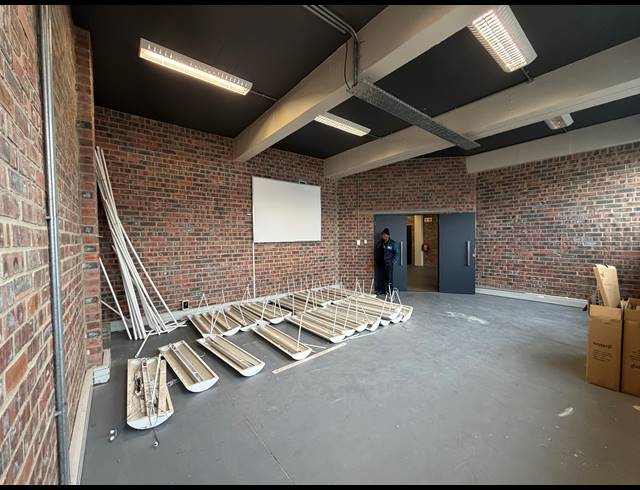 77.70M² BUILDING TO LET IN SALT RIVER